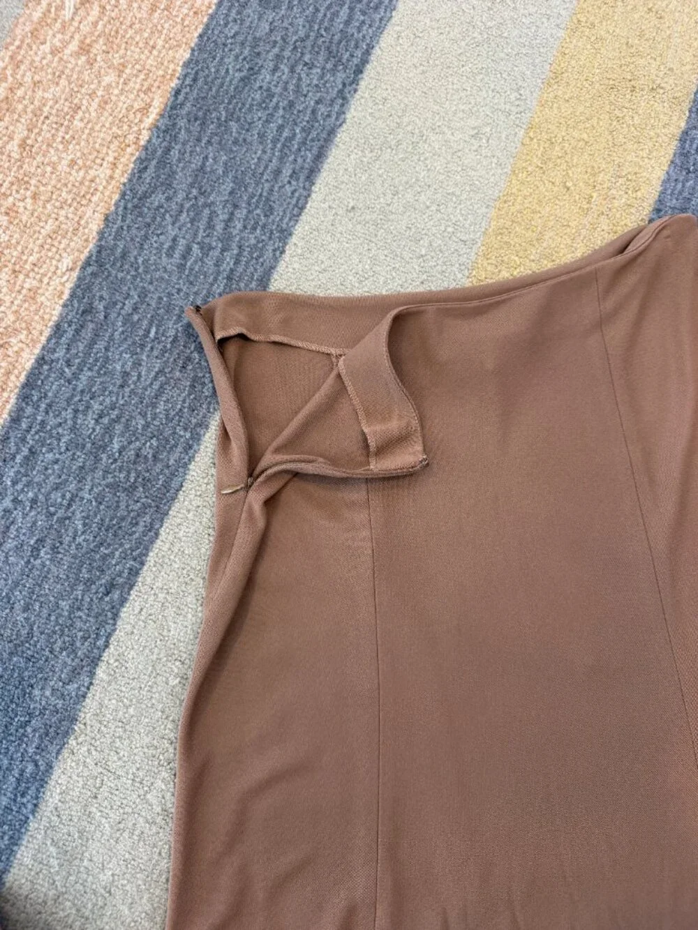 DKNY Brown Taupe Ruffle Hem Skirt Size Small Side Zip